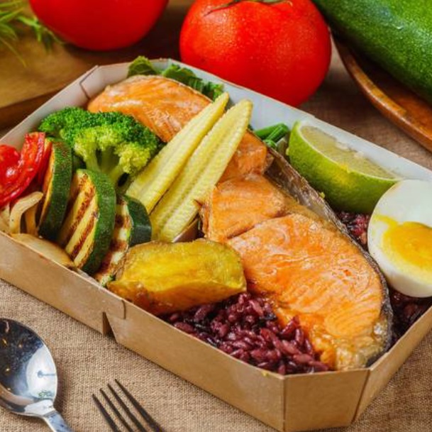 鹽漬鮭魚餐盒 l 灃海餐廳有限公司